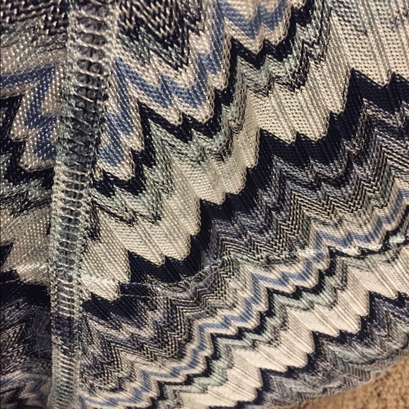 White House Black Market zig zag silky sweater - Picture 4 of 4